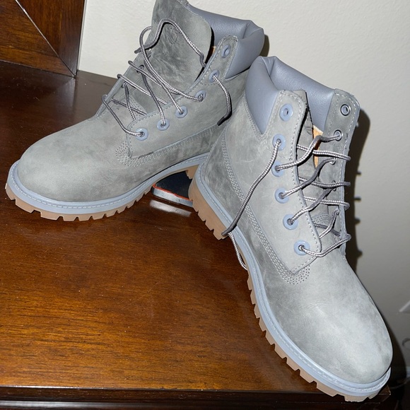Timberland size 5 boys - Picture 2 of 3